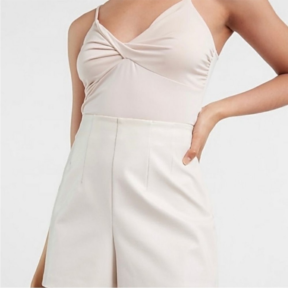 Express Body Contour Twisted Cami